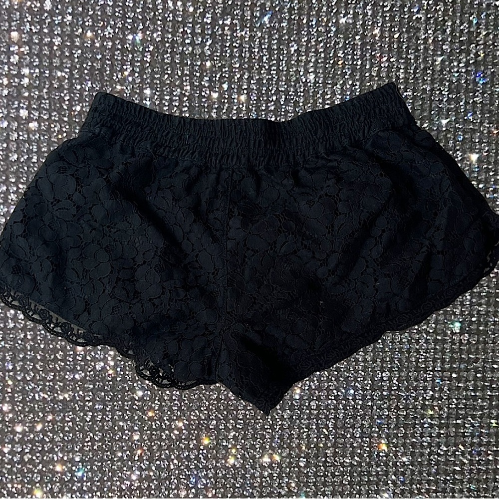 Talula Aritzia lace shorts black floral flowers booty shorts cute boho fairy y2k